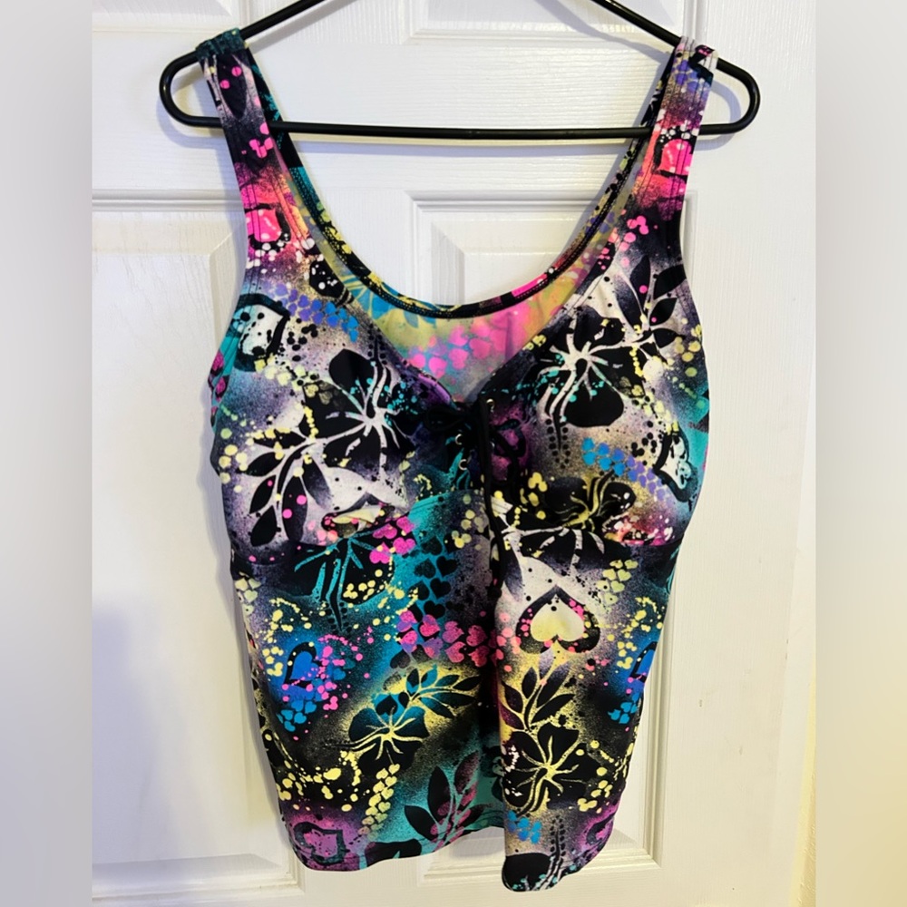 Women’s swimming suit top